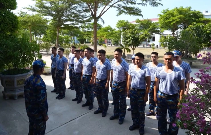 Erik liên tục mắc lỗi, khiến đồng đội bị phạt ở Sao nhập ngũ Erik liên tục mắc lỗi, khiến đồng đội bị phạt ở Sao nhập ngũ