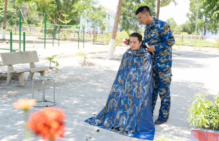 Erik liên tục mắc lỗi, khiến đồng đội bị phạt ở Sao nhập ngũ Erik liên tục mắc lỗi, khiến đồng đội bị phạt ở Sao nhập ngũ