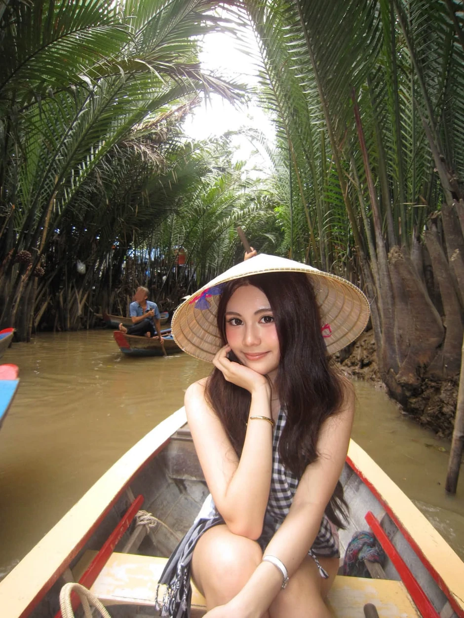 Hạt Dẻ tuổi 18 được so sánh với biểu tượng nhan sắc Thái Lan Hạt Dẻ tuổi 18 được so sánh với biểu tượng nhan sắc Thái Lan