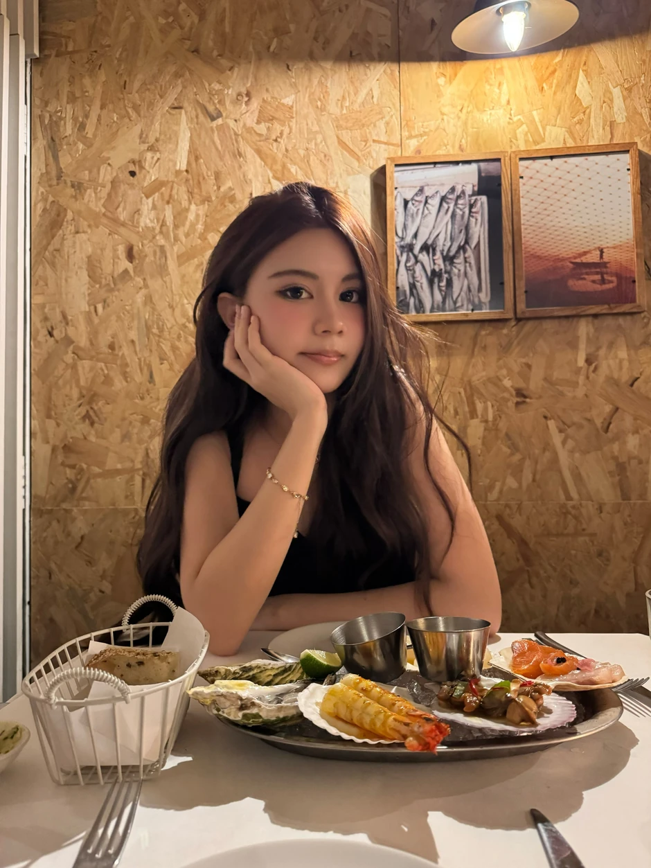 Hạt Dẻ tuổi 18 được so sánh với biểu tượng nhan sắc Thái Lan Hạt Dẻ tuổi 18 được so sánh với biểu tượng nhan sắc Thái Lan