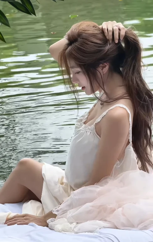 Hot girl 'tắm mưa' hậu trường chụp ảnh gây sốt, hút triệu view chỉ trong nháy mắt Hot girl 'tắm mưa' hậu trường chụp ảnh gây sốt, hút triệu view chỉ trong nháy mắt