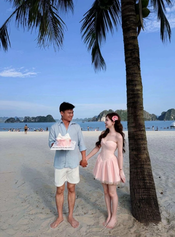 Hòa Minzy nhí nhảnh bên chồng sắp cưới Hòa Minzy nhí nhảnh bên chồng sắp cưới