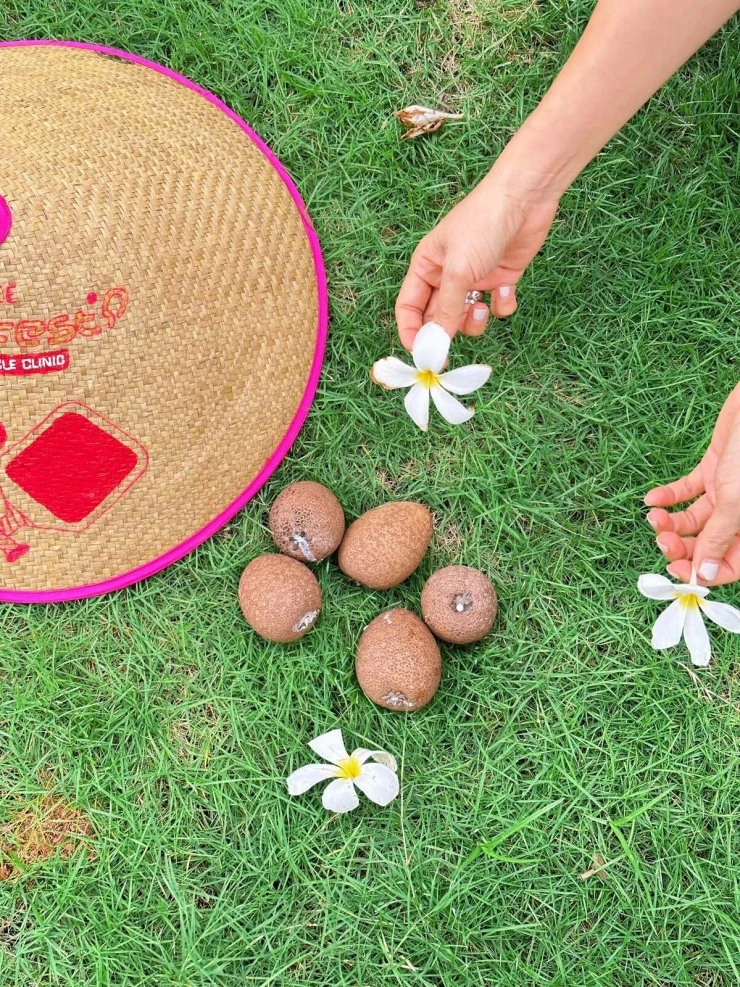 Hoa trái nở rộ trong biệt thự vùng ven của vợ chồng Hoàng Bách Hoa trái nở rộ trong biệt thự vùng ven của vợ chồng Hoàng Bách