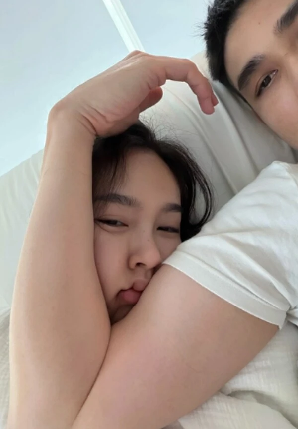 Hôn nhân ngọt ngào của sao chuyển giới đẹp nhất Thái Nong Poy