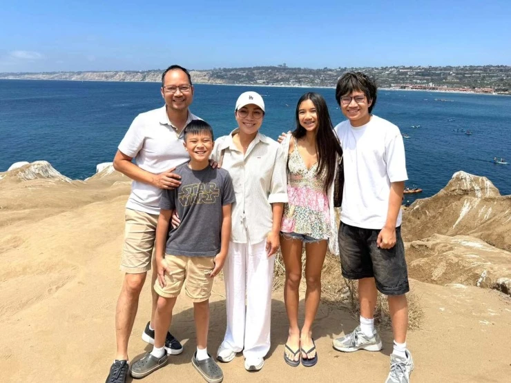 Hồng Ngọc chăm chút tổ ấm tại Mỹ