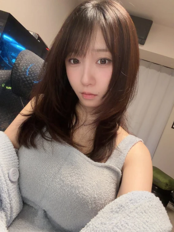 Hot girl gợi cảm hoảng hốt vì làm mất máy ảnh, lo hàng loạt ảnh và clip cá nhân có nguy cơ bị lộ