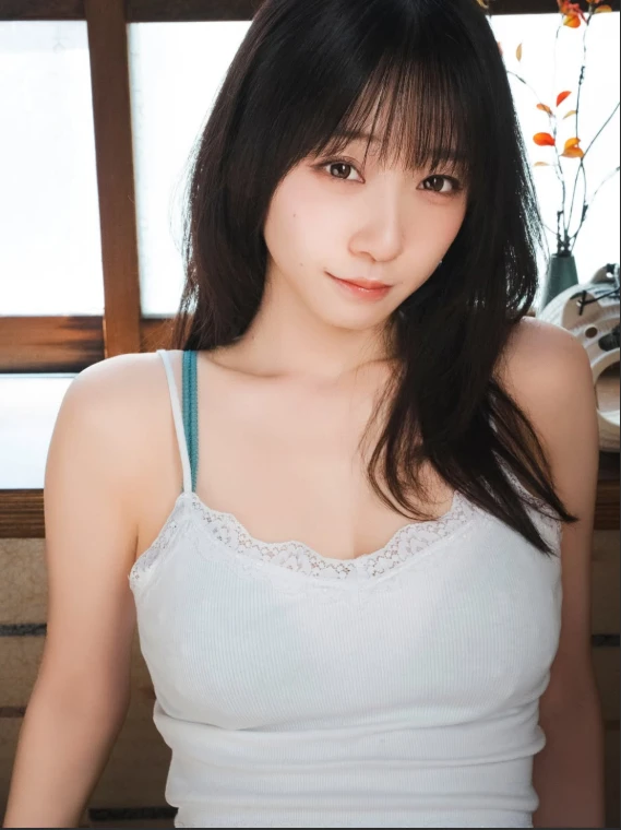 Hot girl gợi cảm hoảng hốt vì làm mất máy ảnh, lo hàng loạt ảnh và clip cá nhân có nguy cơ bị lộ