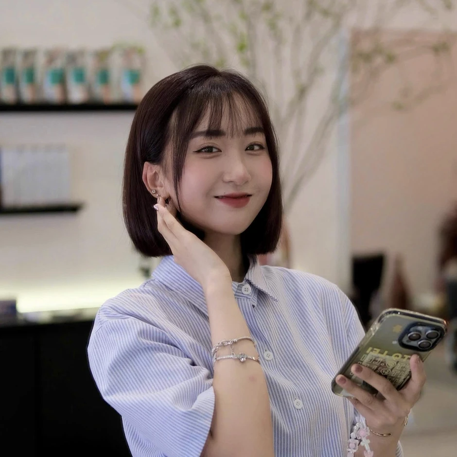 Hot girl A50 Thu Quỳnh đình đám năm ngoái, nay nhan sắc thăng hạng khiến dân mạng ngỡ ngàng Hot girl A50 Thu Quỳnh đình đám năm ngoái, nay nhan sắc thăng hạng khiến dân mạng ngỡ ngàng