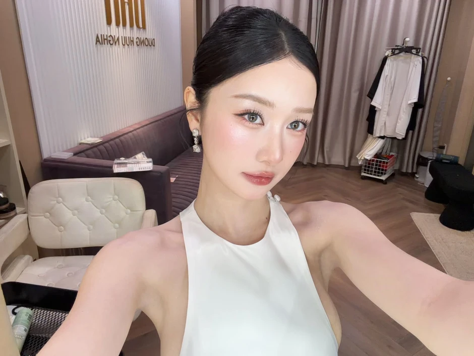 Jun Vũ gây sốt với ảnh selfie tràn màn hình: visual ngọt ngào, body quyến rũ