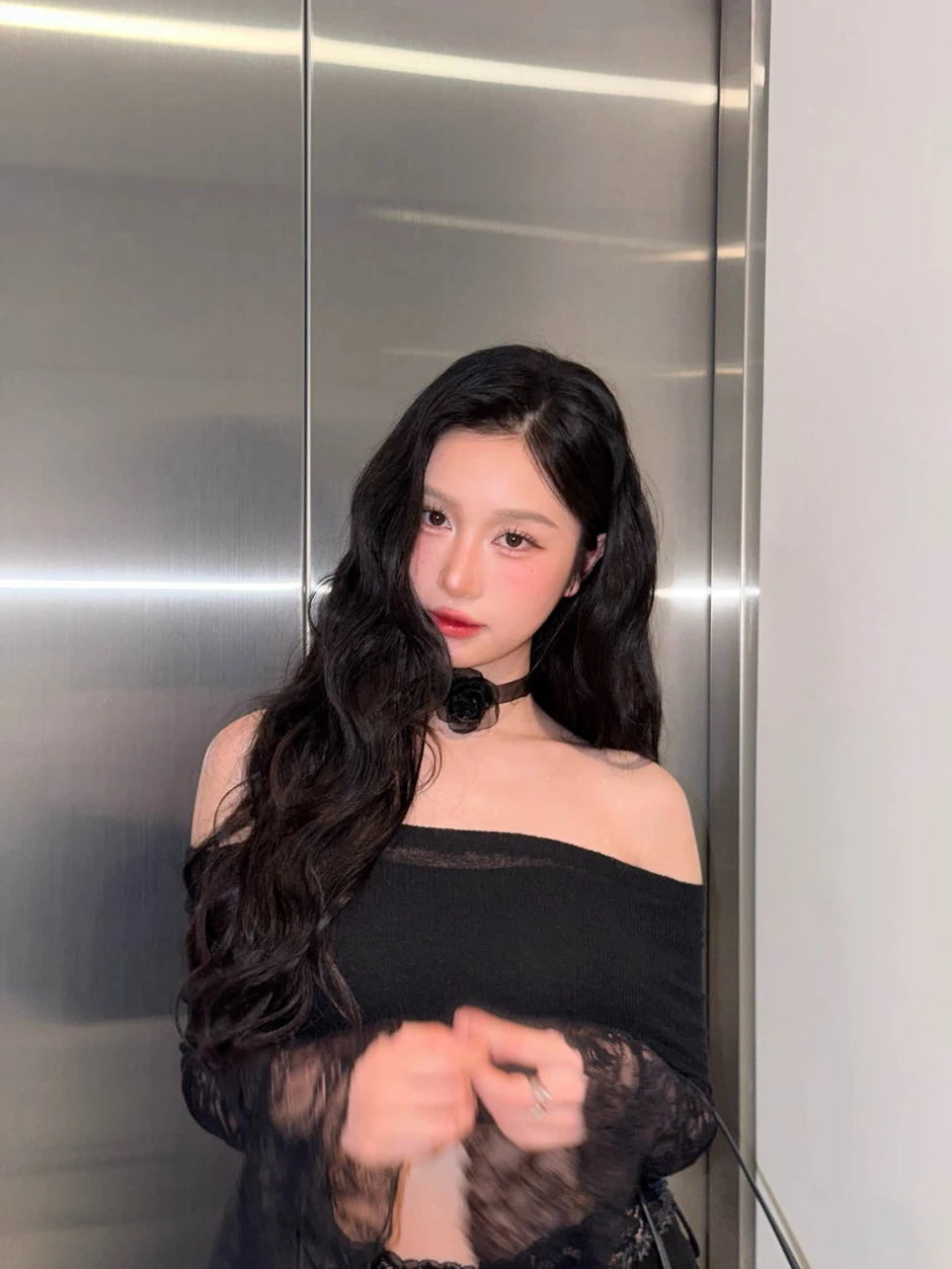 Jun Vũ gây sốt với ảnh selfie tràn màn hình: visual ngọt ngào, body quyến rũ