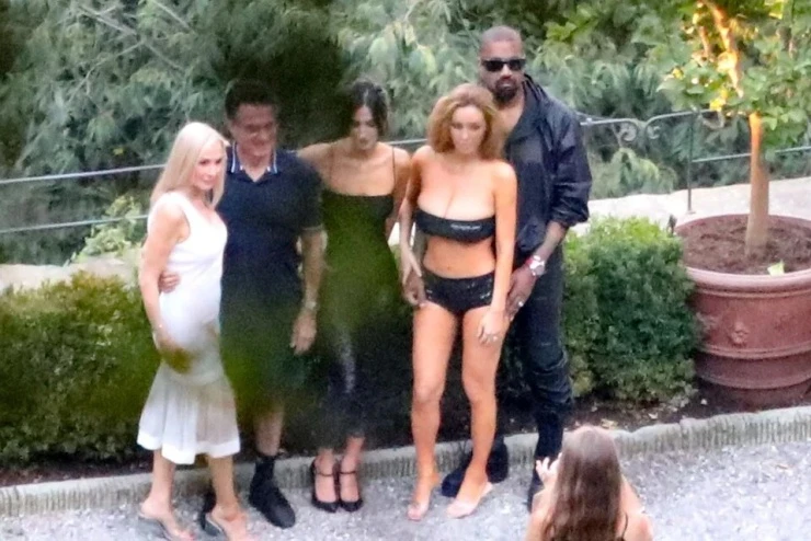 Kanye West du lịch Italy cùng nhà vợ Kanye West du lịch Italy cùng nhà vợ