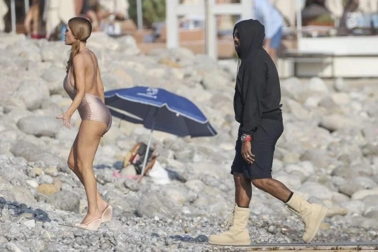 Kanye West du lịch Italy cùng nhà vợ Kanye West du lịch Italy cùng nhà vợ