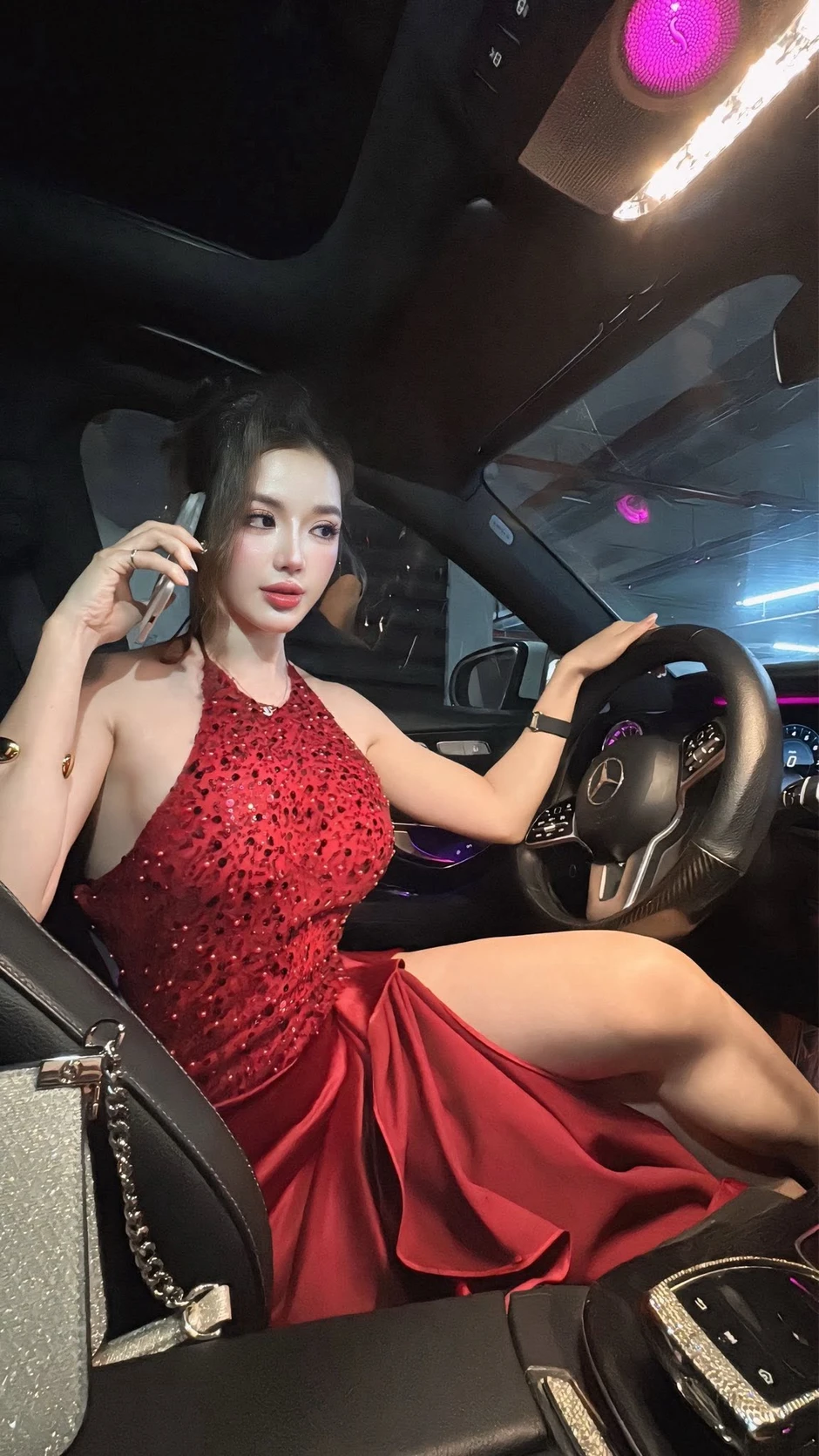 Khó rời mắt khỏi loạt ảnh đón hè đầy quyến rũ của nữ biker đình đám một thời