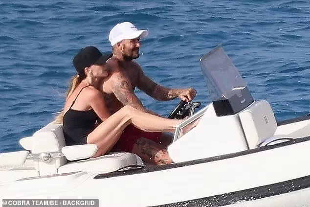 Không tin nổi đây là Victoria Beckham ở tuổi 52