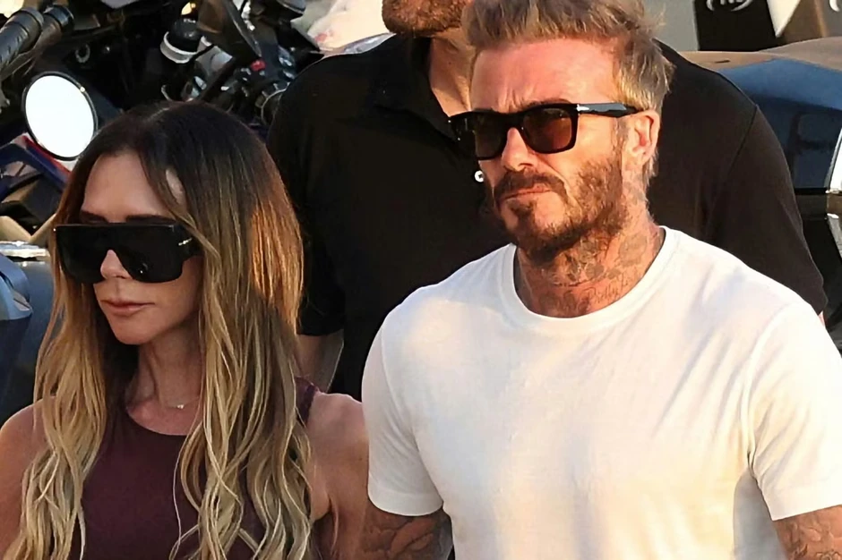 Không tin nổi đây là Victoria Beckham ở tuổi 52