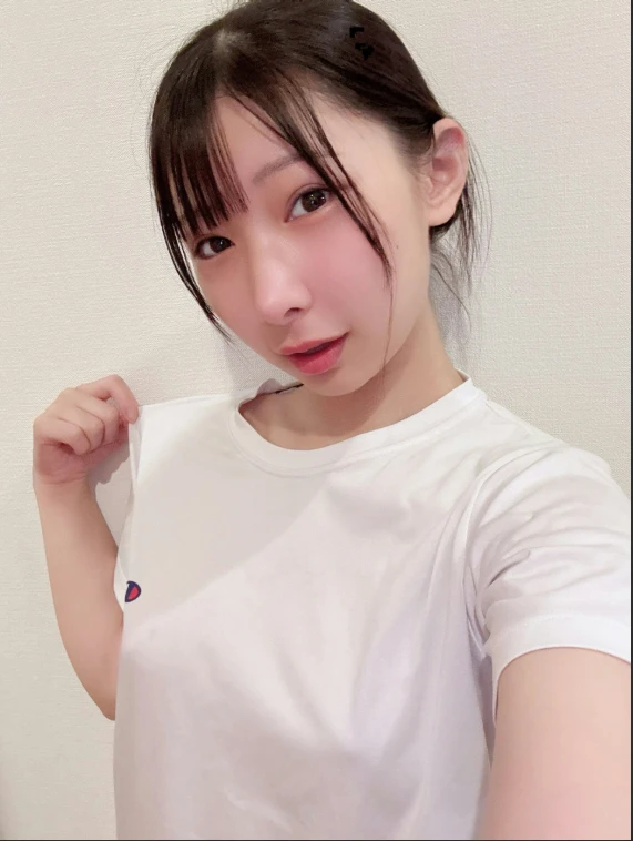Aine Sana gây ngỡ ngàng khi chuyển từ vận động viên thể dục dụng cụ sang hot girl