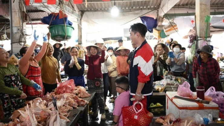 Lê Dương Bảo Lâm “náo loạn” chợ Hội An trong tập 1 Bố ơi mình đi đâu thế? Lê Dương Bảo Lâm “náo loạn” chợ Hội An trong tập 1 Bố ơi mình đi đâu thế?