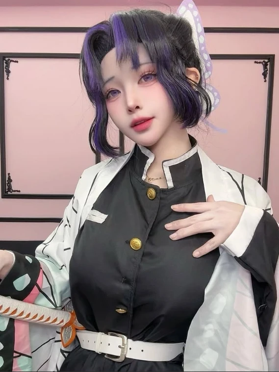 Liên tục khoe sự gợi cảm, hot girl nổi tiếng bất ngờ bị khóa tài khoản livestream, nghi do bị "báo cáo" quá nhiều