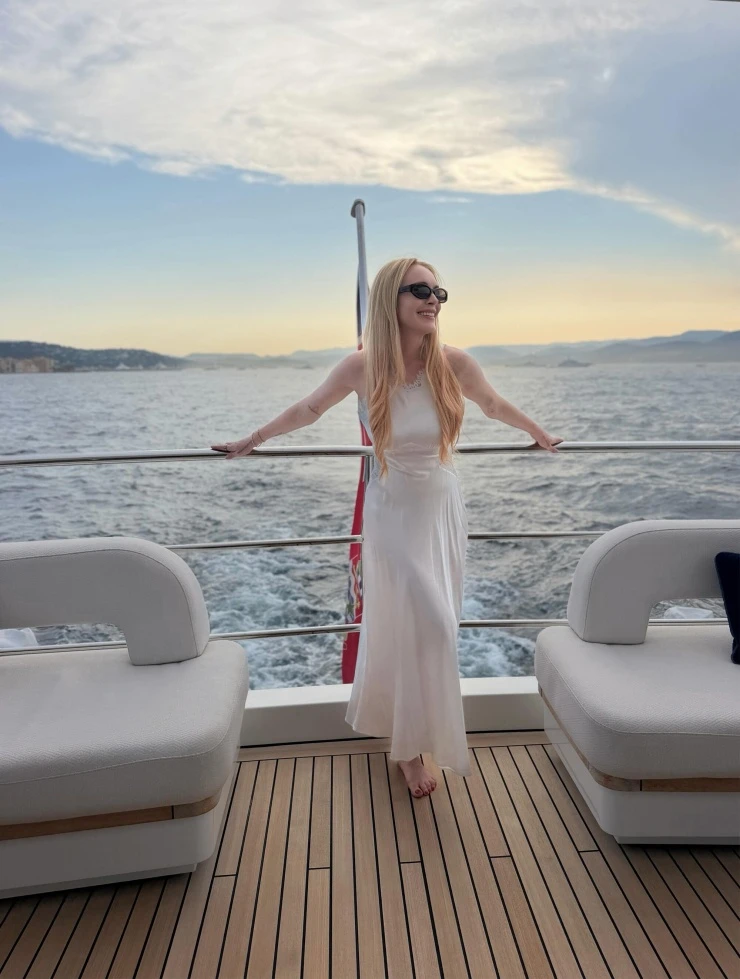 Lindsay Lohan cùng chồng con nghỉ dưỡng trên du thuyền