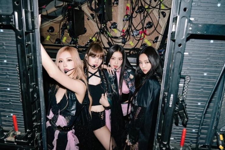 Lisa xin lỗi sau sự kiện kỷ niệm 10 năm BLACKPINK gây tranh cãi