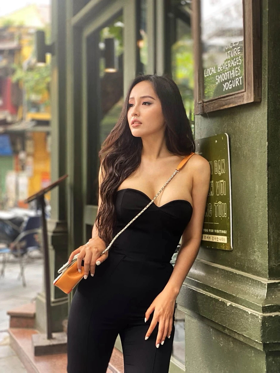 Những khoảnh khắc gợi cảm của Mai Phương Thúy khiến dân tình xôn xao Những khoảnh khắc gợi cảm của Mai Phương Thúy khiến dân tình xôn xao