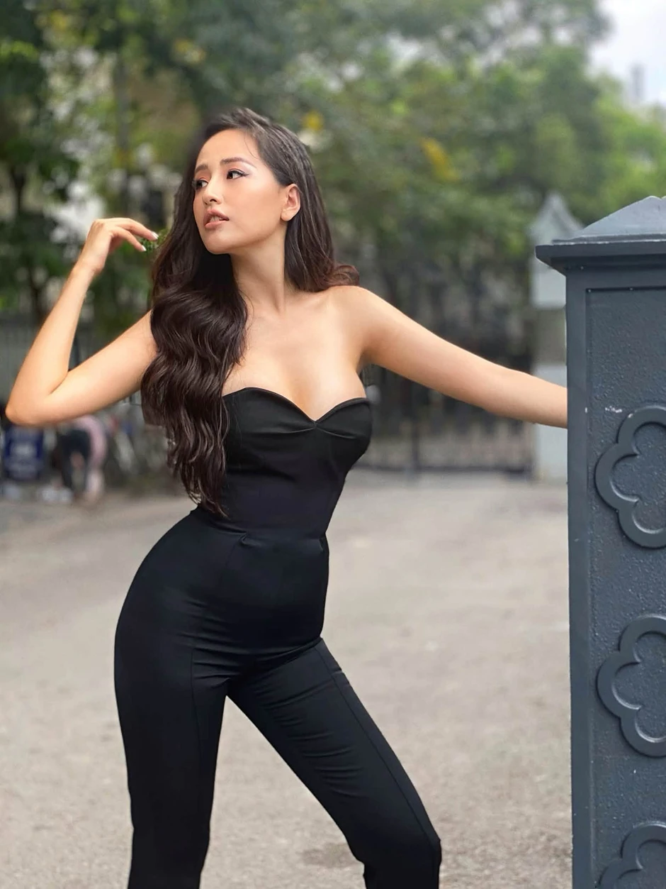 Những khoảnh khắc gợi cảm của Mai Phương Thúy khiến dân tình xôn xao Những khoảnh khắc gợi cảm của Mai Phương Thúy khiến dân tình xôn xao