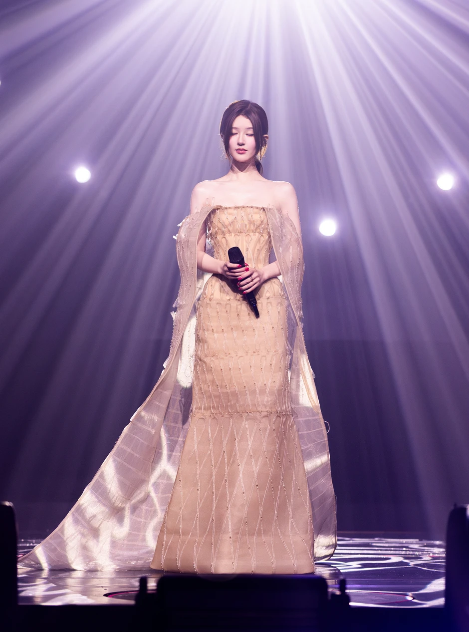 Lưu Diệc Phi đón sinh nhật tuổi 39, visual "chấn động" không khác gì 19 Lưu Diệc Phi đón sinh nhật tuổi 39, visual "chấn động" không khác gì 19