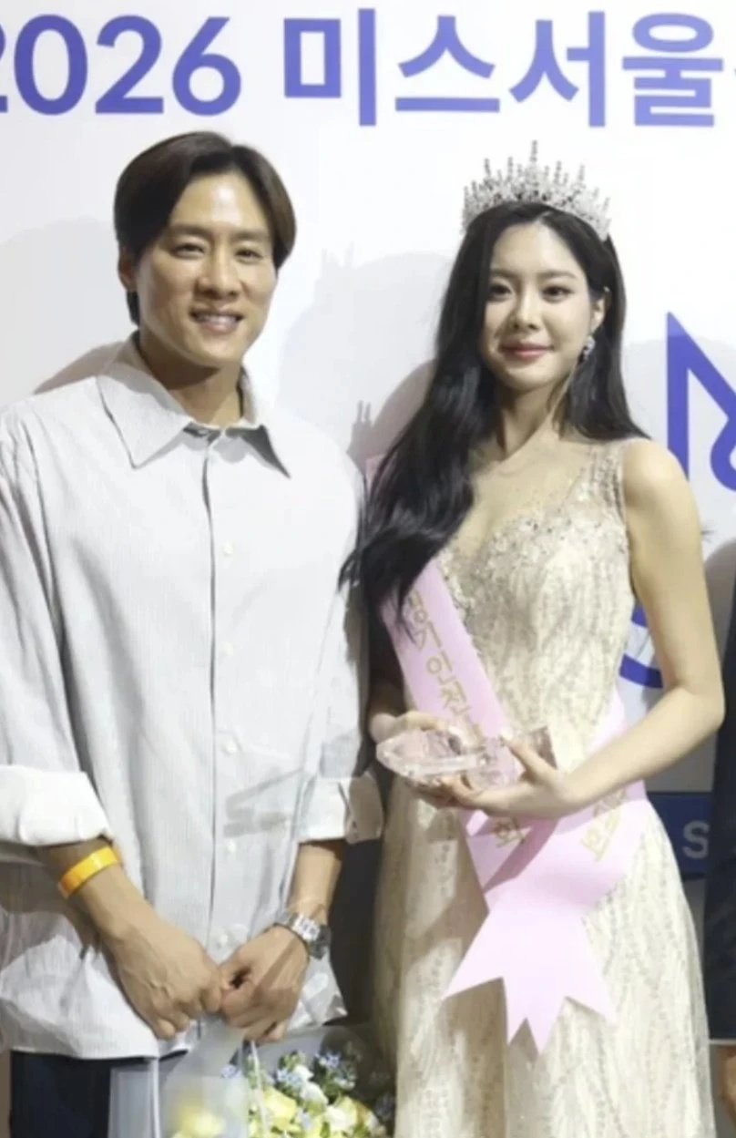 Mỹ nhân 2k3 cao 173cm vừa đăng quang Hoa hậu, soi đến gia thế mà ngỡ ngàng! Mỹ nhân 2k3 cao 173cm vừa đăng quang Hoa hậu, soi đến gia thế mà ngỡ ngàng!