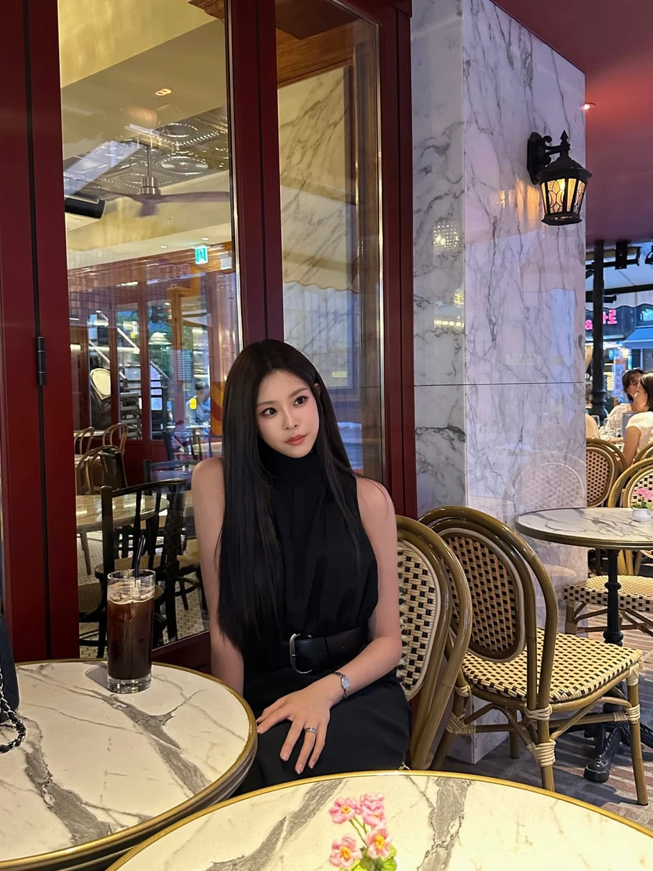 Mỹ nhân 2k3 cao 173cm vừa đăng quang Hoa hậu, soi đến gia thế mà ngỡ ngàng! Mỹ nhân 2k3 cao 173cm vừa đăng quang Hoa hậu, soi đến gia thế mà ngỡ ngàng!