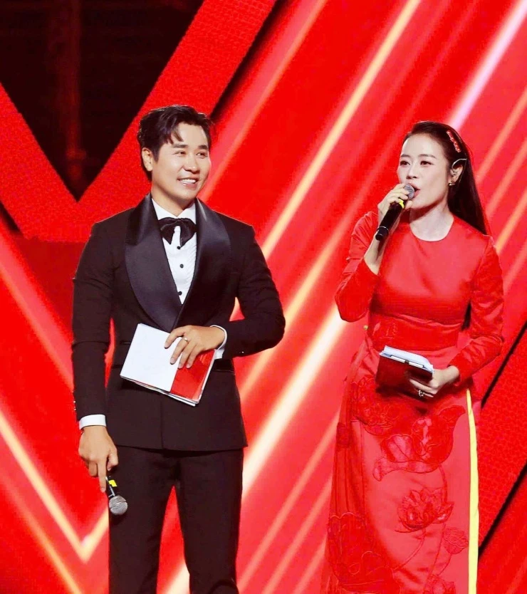 Mạng xã hội đang viral điều này trong cơn mưa xối xả tại concert “Tổ quốc trong tim”
