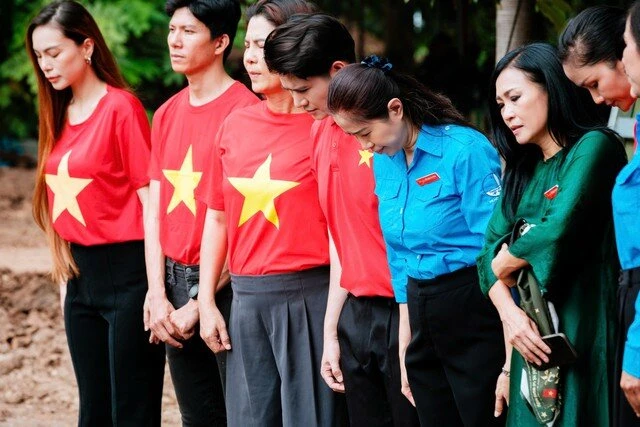 MC Vũ Mạnh Cường làm điều đặc biệt tại công viên Lê Thị Riêng dịp 2/9