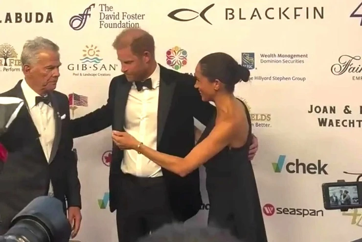 Meghan ngượng ngùng vì bị ông trùm âm nhạc ngó lơ Meghan ngượng ngùng vì bị ông trùm âm nhạc ngó lơ