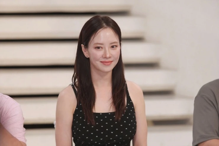 Mợ ngố Song Ji Hyo không theo kịp năng lượng hài hước của Lê Dương Bảo Lâm