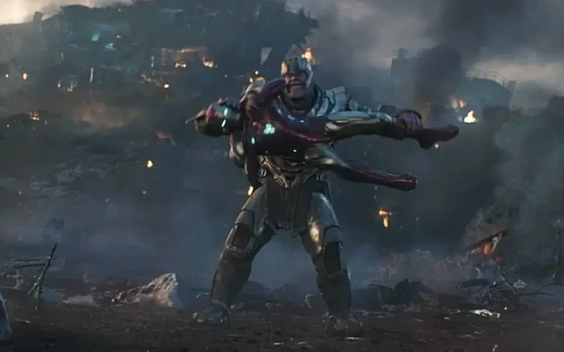 Một chi tiết trong Avengers: Endgame khiến fan nghi Thanos định xé đôi Iron Man