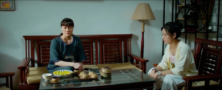 Nghệ sĩ Vân Dung nghẹn lòng khi xem phim mình đóng, tiết lộ từng xin đổi vai để tẩn con trai