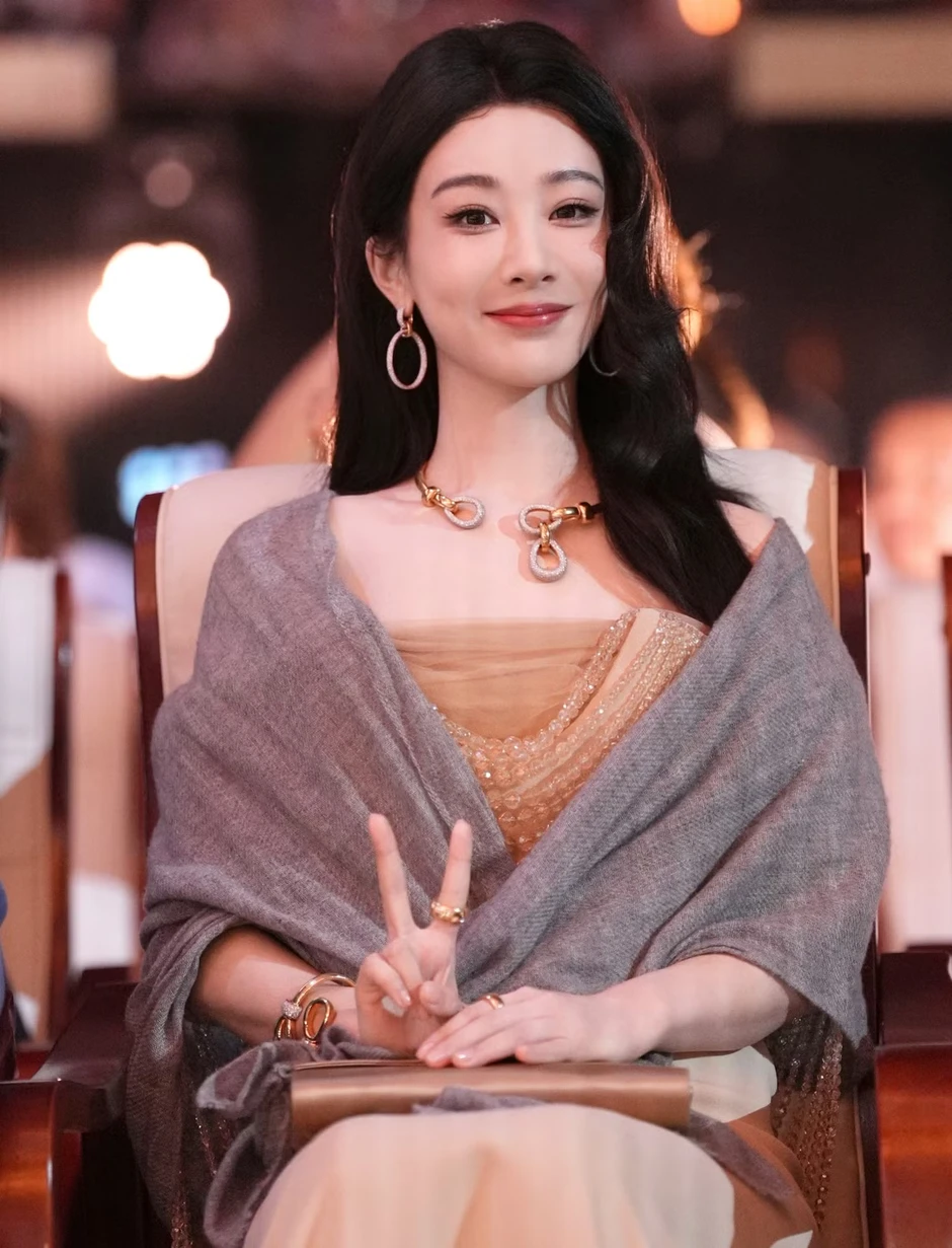 Ngôi sao AI liệu có cướp chén cơm của Địch Lệ Nhiệt Ba, Lưu Diệc Phi?