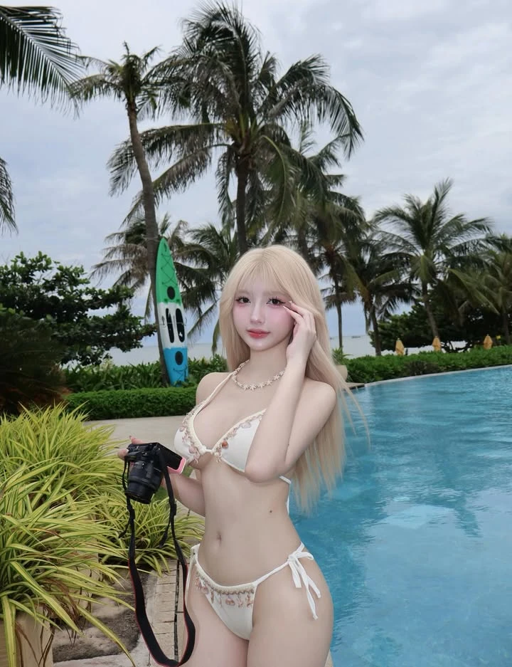 Nhan sắc ấn tượng của hot girl 2k4 đang "khuấy đảo" CĐM Nhan sắc ấn tượng của hot girl 2k4 đang "khuấy đảo" CĐM