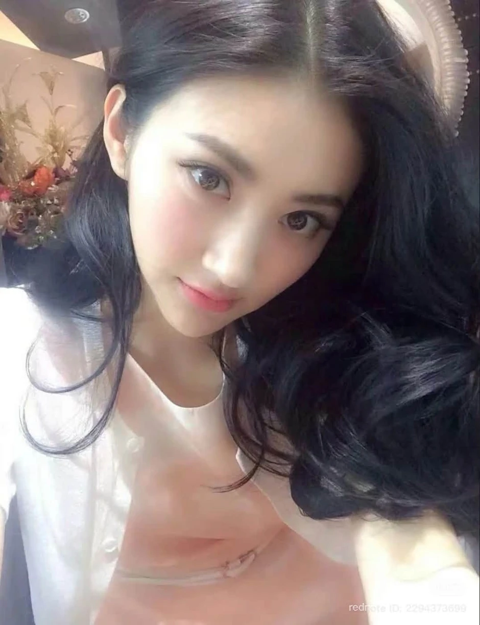 Nhan sắc lấn át cả Lưu Diệc Phi của cô gái đang bị tỷ phú thế giới vạch mặt bằng tâm thư dài 6.000 chữ Nhan sắc lấn át cả Lưu Diệc Phi của cô gái đang bị tỷ phú thế giới vạch mặt bằng tâm thư dài 6.000 chữ
