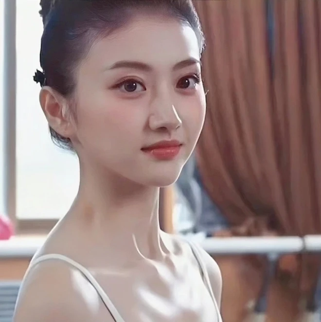 Nhan sắc lấn át cả Lưu Diệc Phi của cô gái đang bị tỷ phú thế giới vạch mặt bằng tâm thư dài 6.000 chữ Nhan sắc lấn át cả Lưu Diệc Phi của cô gái đang bị tỷ phú thế giới vạch mặt bằng tâm thư dài 6.000 chữ
