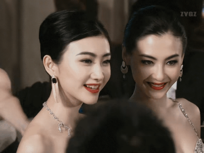Nhan sắc lấn át cả Lưu Diệc Phi của cô gái đang bị tỷ phú thế giới vạch mặt bằng tâm thư dài 6.000 chữ Nhan sắc lấn át cả Lưu Diệc Phi của cô gái đang bị tỷ phú thế giới vạch mặt bằng tâm thư dài 6.000 chữ