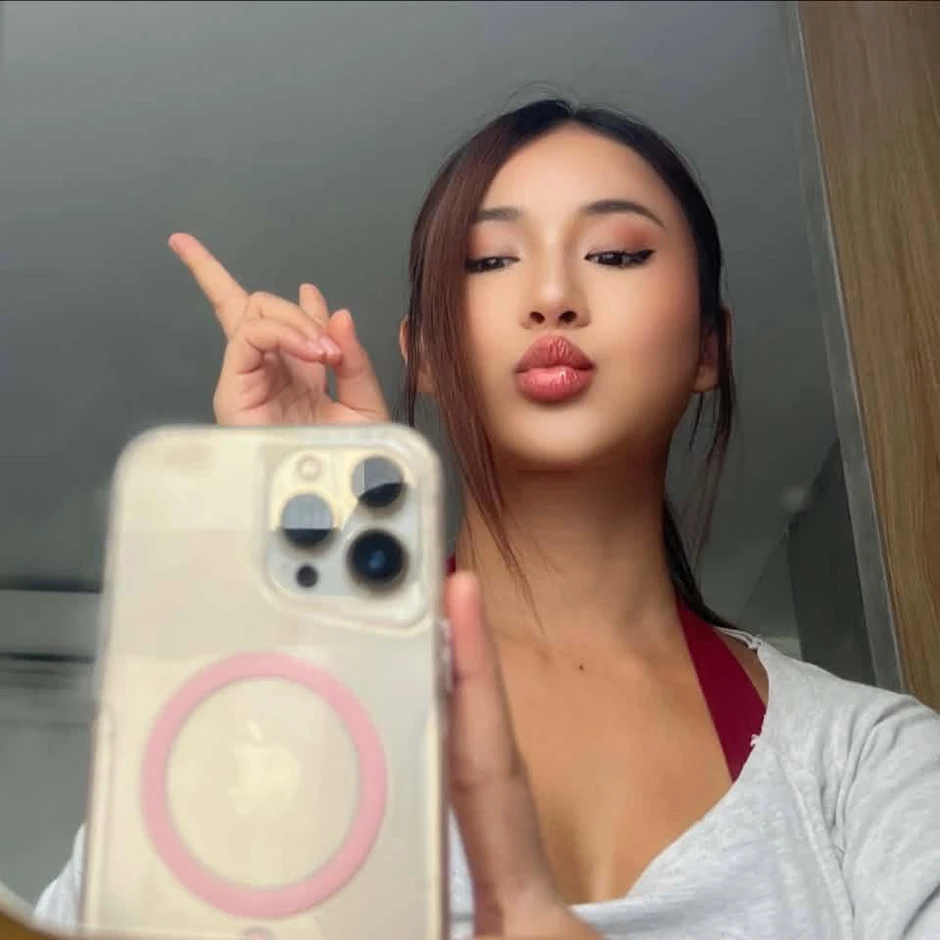 Như Lê khiến tất cả ngỡ ngàng với giao diện mới