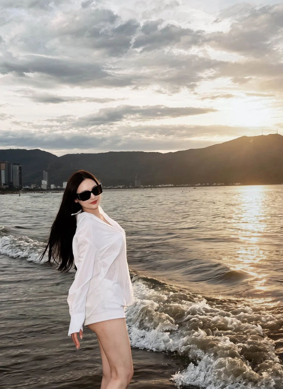 Hot girl Quảng Ninh Dạ Thảo khoe vóc dáng nóng bỏng sau màn 'vịt hóa thiên nga'