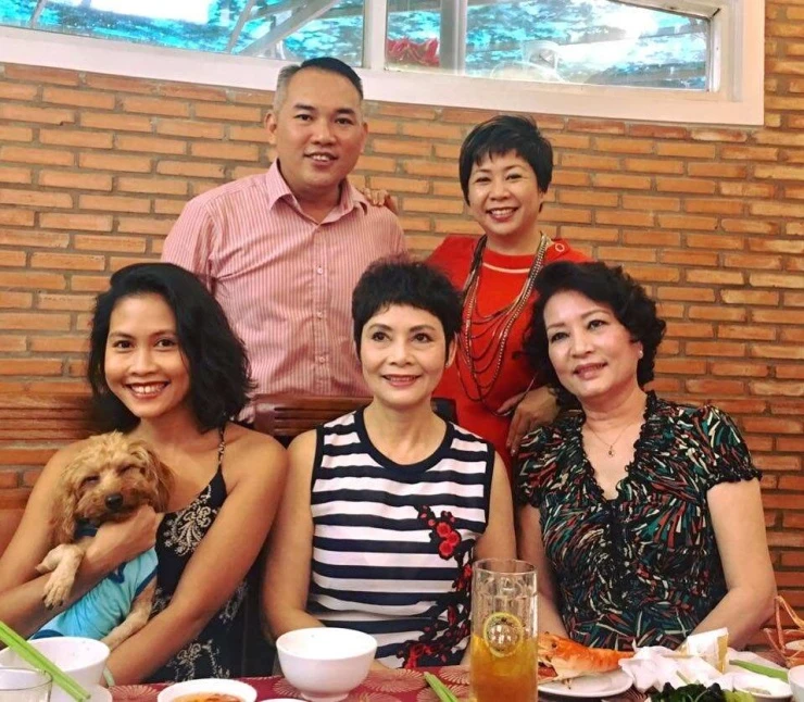 Nữ diễn viên Biệt động Sài Gòn ở tuổi 70: Bình yên bên con cháu, một đời tự gánh vác qua những thăng trầm