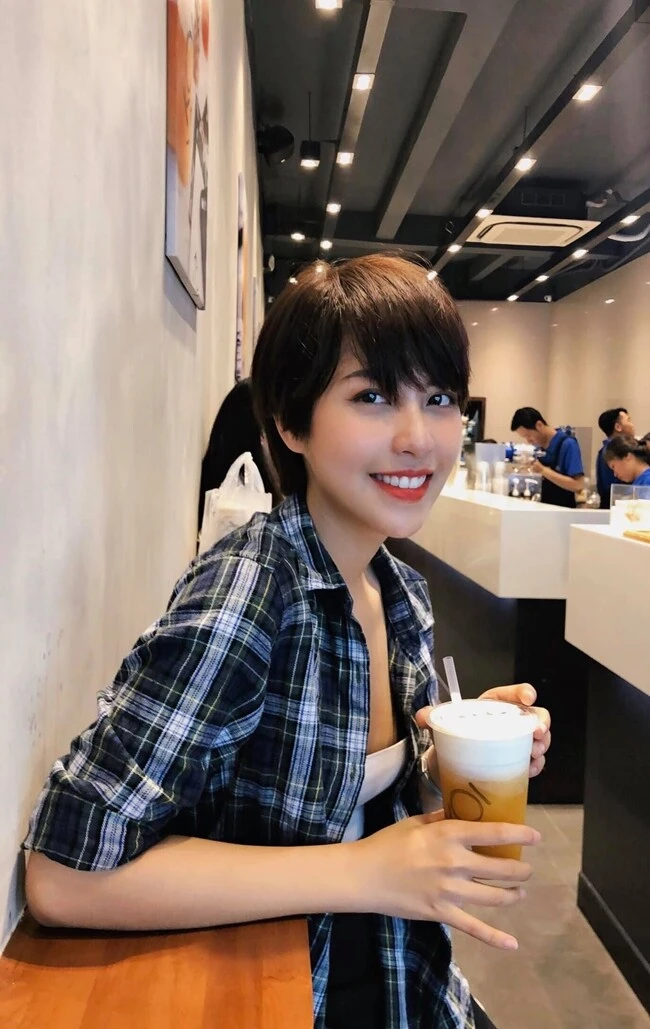 Nữ diễn viên từng nổi tiếng với màn đánh ghen hộ bạn trong Đừng bắt em phải quên trở lại màn ảnh Nữ diễn viên từng nổi tiếng với màn đánh ghen hộ bạn trong Đừng bắt em phải quên trở lại màn ảnh