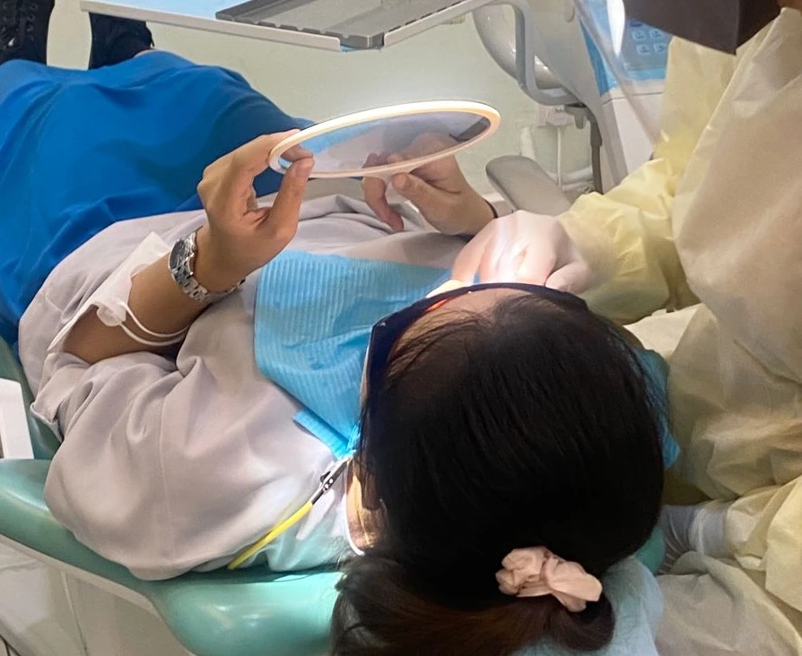 Nguy cơ lây truyền HIV qua dụng cụ lấy cao răng không được tiệt trùng đúng cách Nguy cơ lây truyền HIV qua dụng cụ lấy cao răng không được tiệt trùng đúng cách