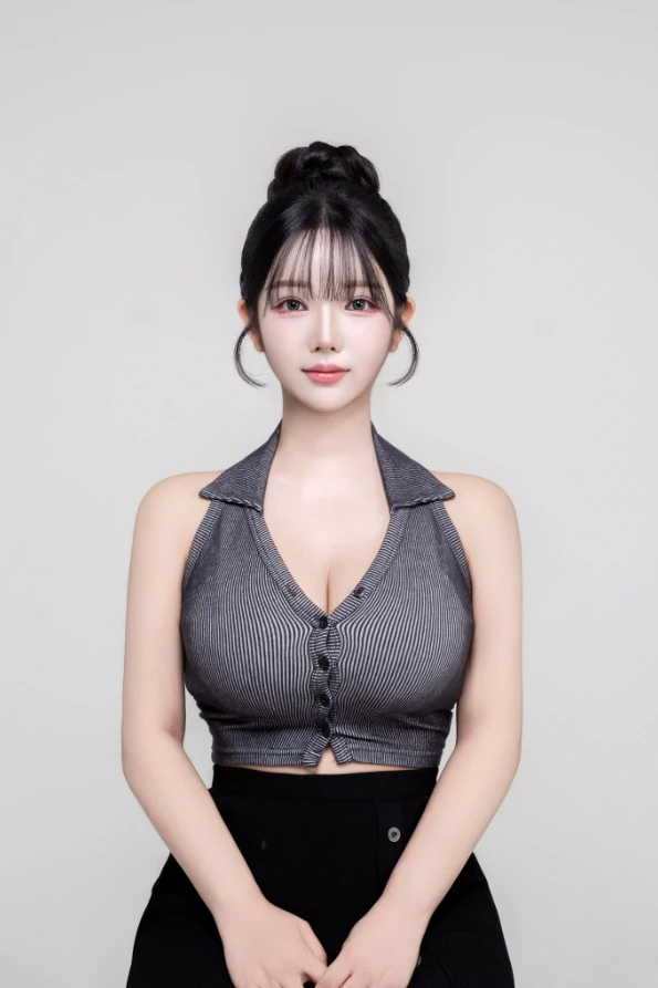 Nữ thần làng game tiếp tục gây bão cộng đồng mạng, khoe ảnh cosplay cực gợi cảm, không khác gì các hot girl mạng