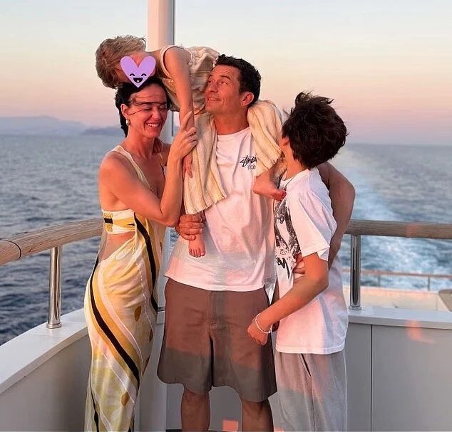 Orlando Bloom và Katy Perry đi nghỉ cùng tình mới ở Địa Trung Hải