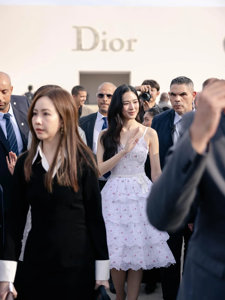 Quá khứ buôn bán lề đường rồi thành đại sứ vượt mặt BLACKPINK của mỹ nhân đẹp nhất thế giới 2026