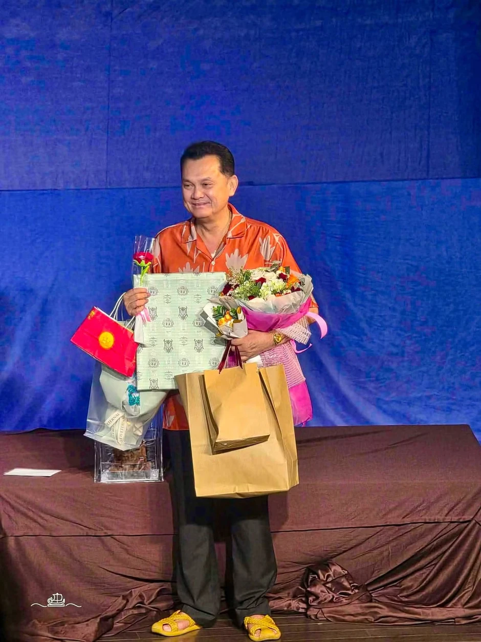 Sân khấu Thiên Đăng đóng cửa, NSƯT Thành Lộc và dàn nghệ sĩ khóc chia tay Sân khấu Thiên Đăng đóng cửa, NSƯT Thành Lộc và dàn nghệ sĩ khóc chia tay