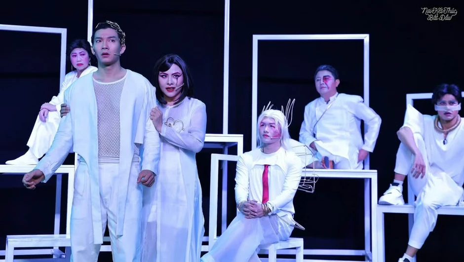 Sân khấu Thiên Đăng đóng cửa, NSƯT Thành Lộc và dàn nghệ sĩ khóc chia tay Sân khấu Thiên Đăng đóng cửa, NSƯT Thành Lộc và dàn nghệ sĩ khóc chia tay